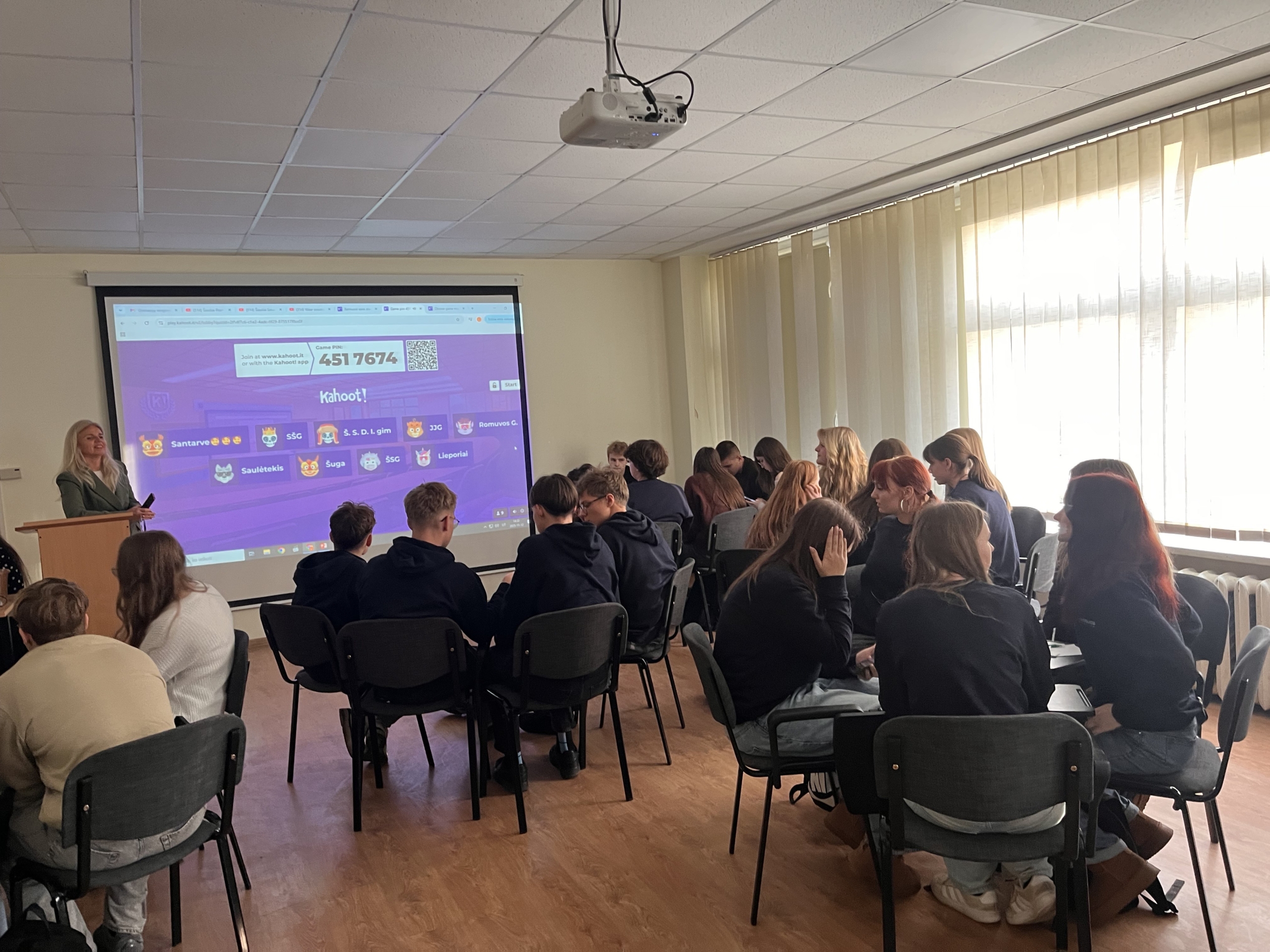 Žinių kovos „Renkuosi ateities kelią“ subūrė gimnazistus iš viso miesto!