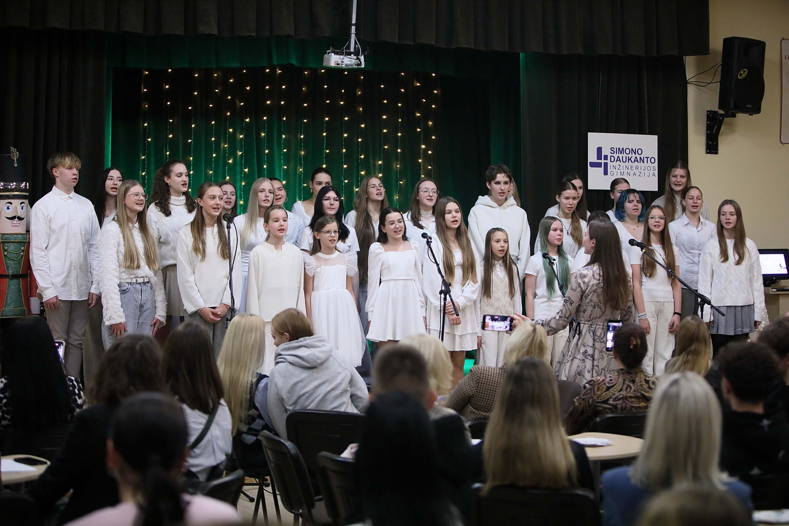 Advento vakaras gimnazijos bendruomenei „Švenčių belaukiant…”