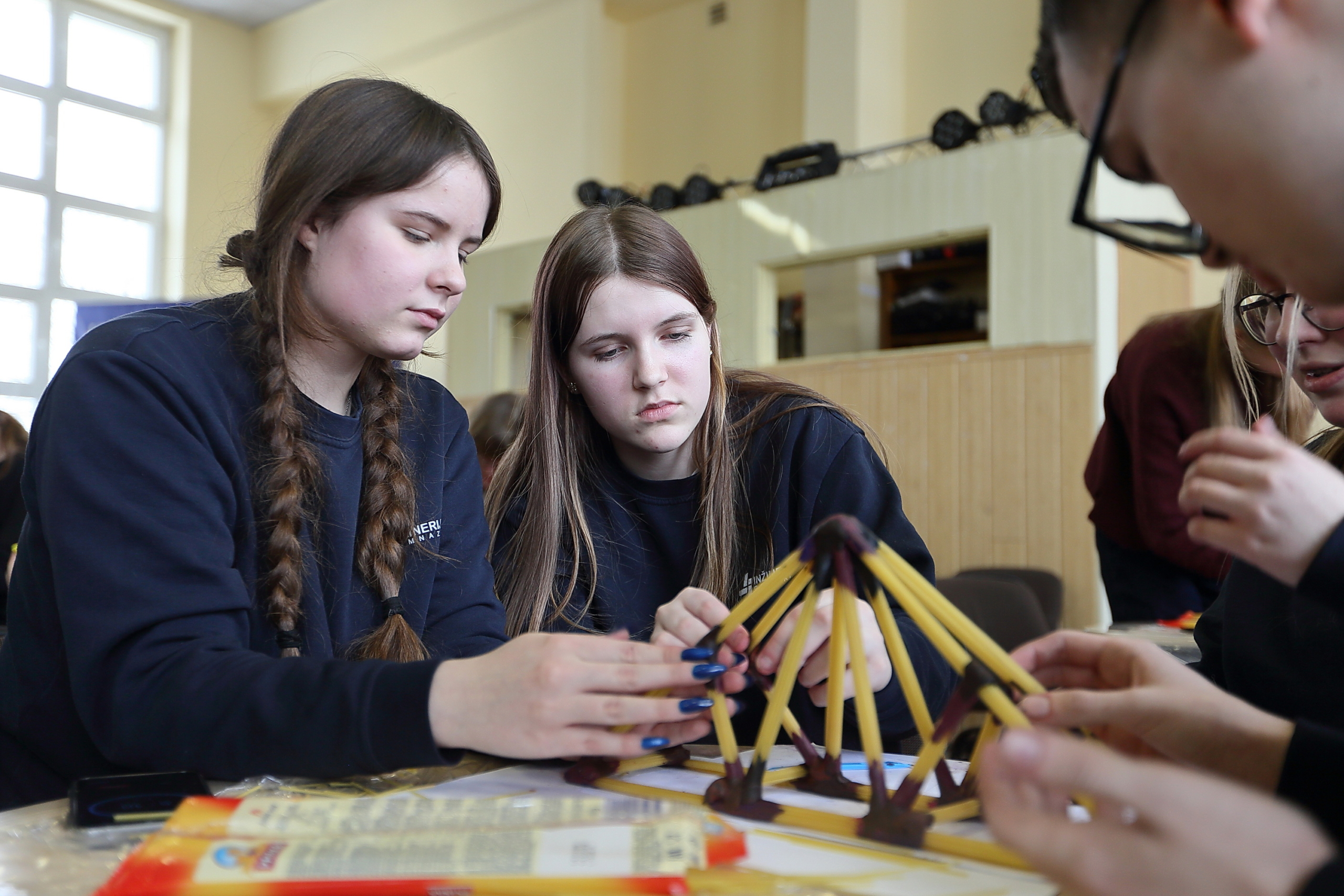 Rekordinis ,,Makaronų tiltai 2026” čempionato etapas Šiaulių Simono Daukanto Inžinerijos gimnazijoje