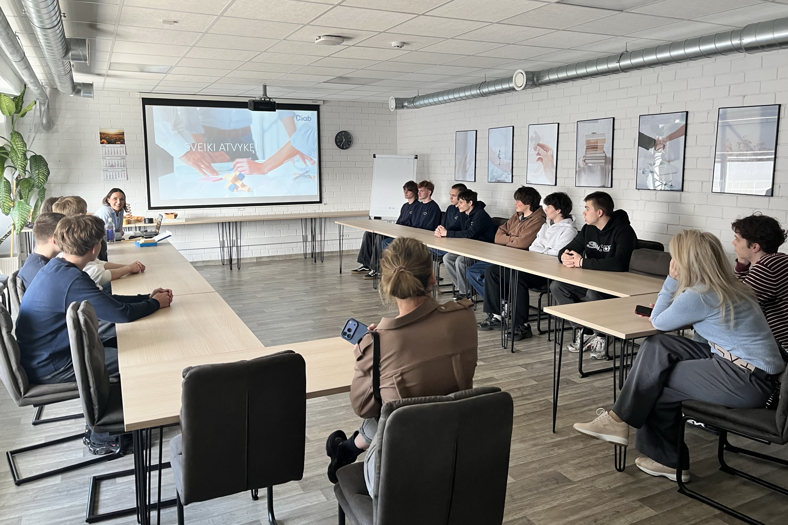 Gimnazistai apsilankė UAB „DIAB“