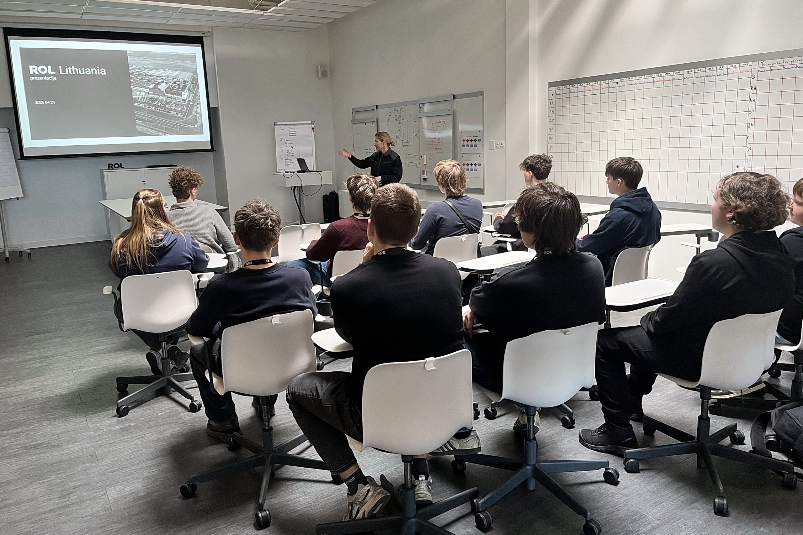 Gimnazistai lankėsi UAB „ROL Lietuva“: patirtys, įžvalgos ir nauji atradimai