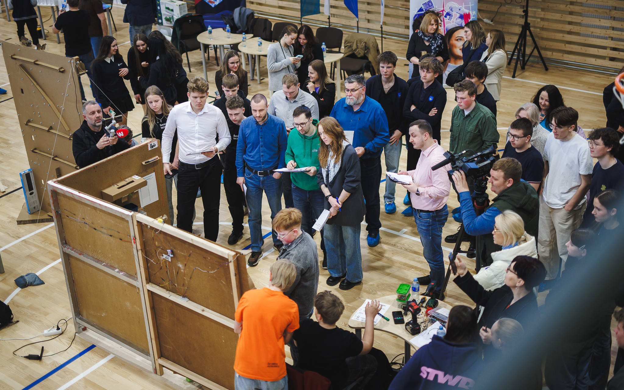 STEAM TEAM: nacionalinis jaunųjų inžinierių čempionatas 2026 mūsų gimnazijoje