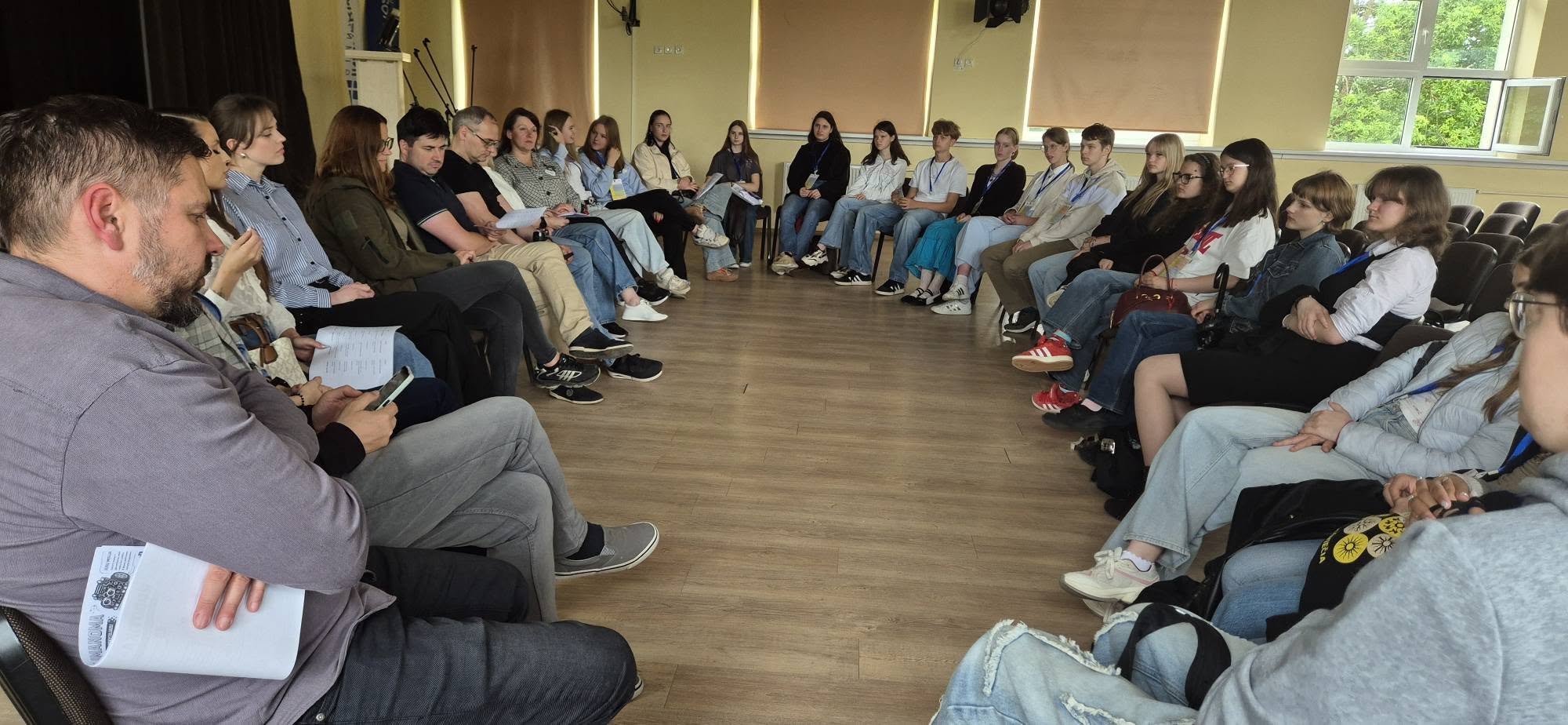 Gimnazijoje svečiavosi „Jaunojo pedagogo“ stovyklos mokiniai